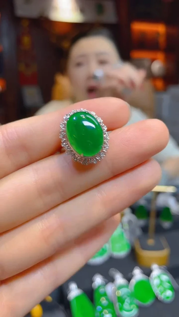【闪购商品】翡翠戒指18K金镶嵌112189天然A货翡翠蛋面戒指