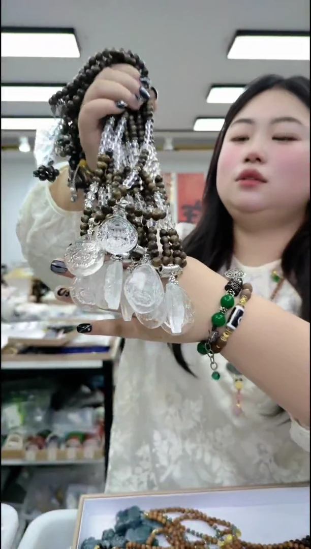 【闪购商品】树脂制品1324白色雕刻链子