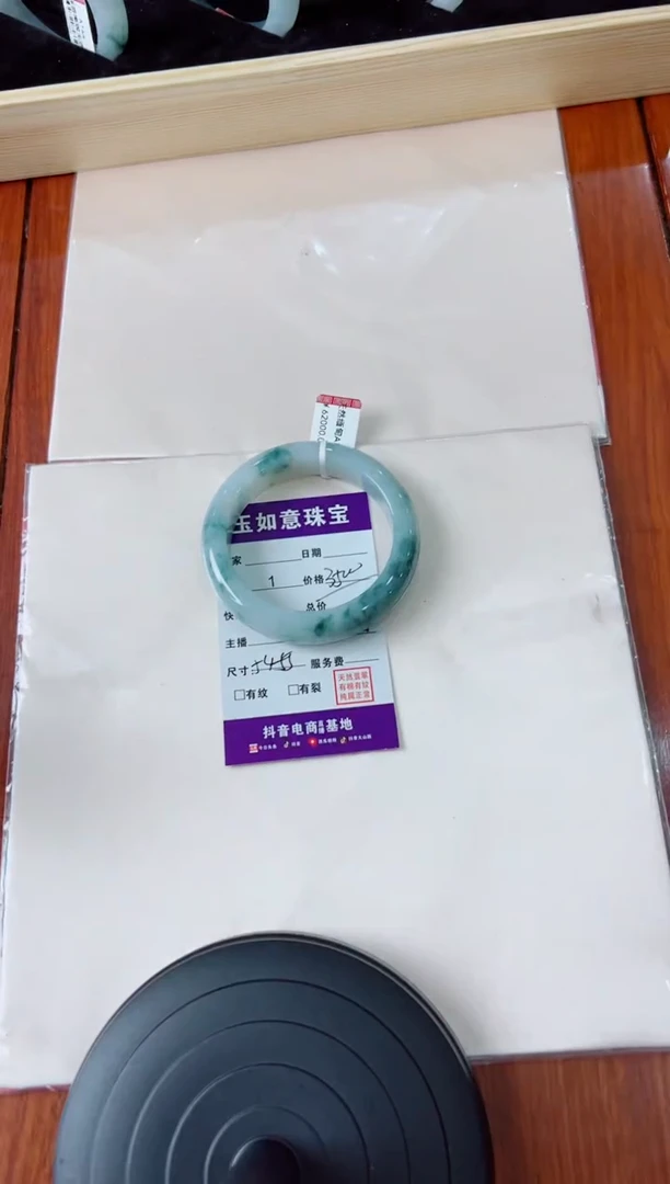 翡翠手镯未镶嵌手镯