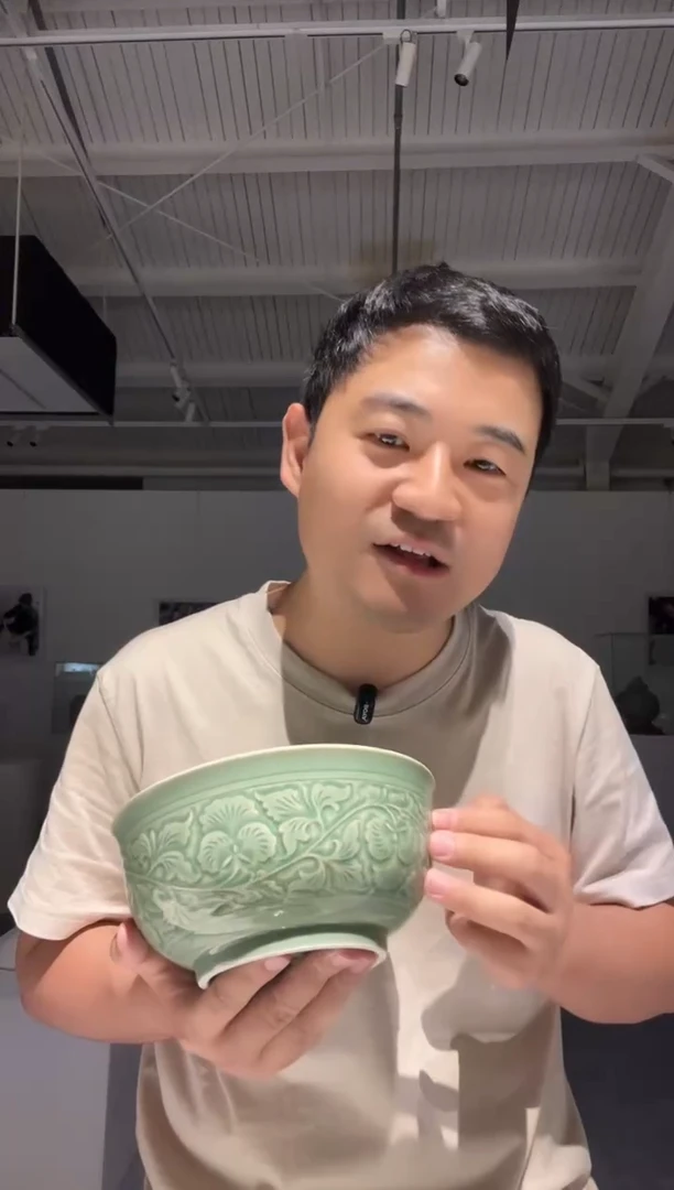 瓷微瑕7英寸宫廷碗1只