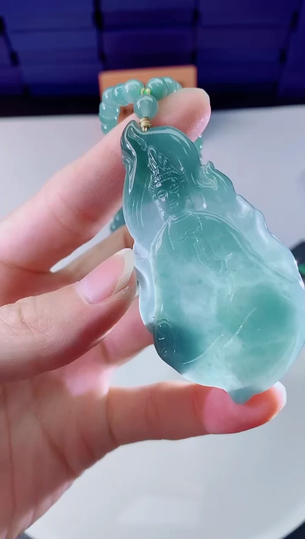 翡翠未镶嵌颈饰1