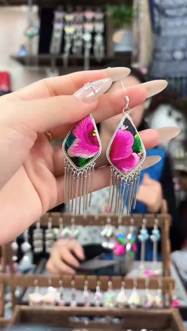 织绣民族风非遗老绣饰品650