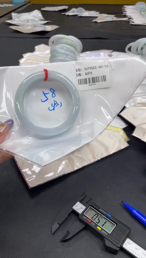 未镶嵌手镯翡翠翡翠手镯