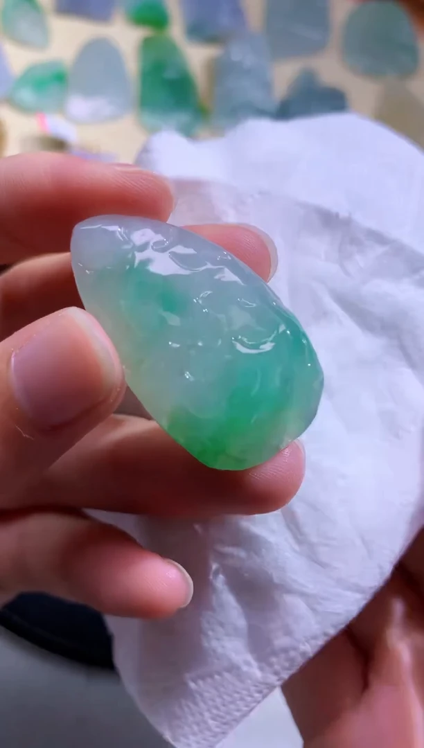 颈饰未镶嵌翡翠