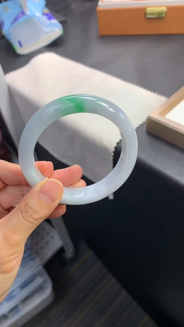 未镶嵌手镯翡翠退货需手镯吊牌标签完好