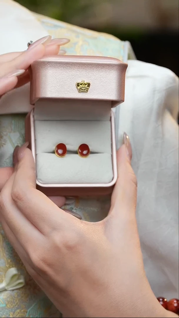 18K金镶嵌耳钉南红玛瑙E-