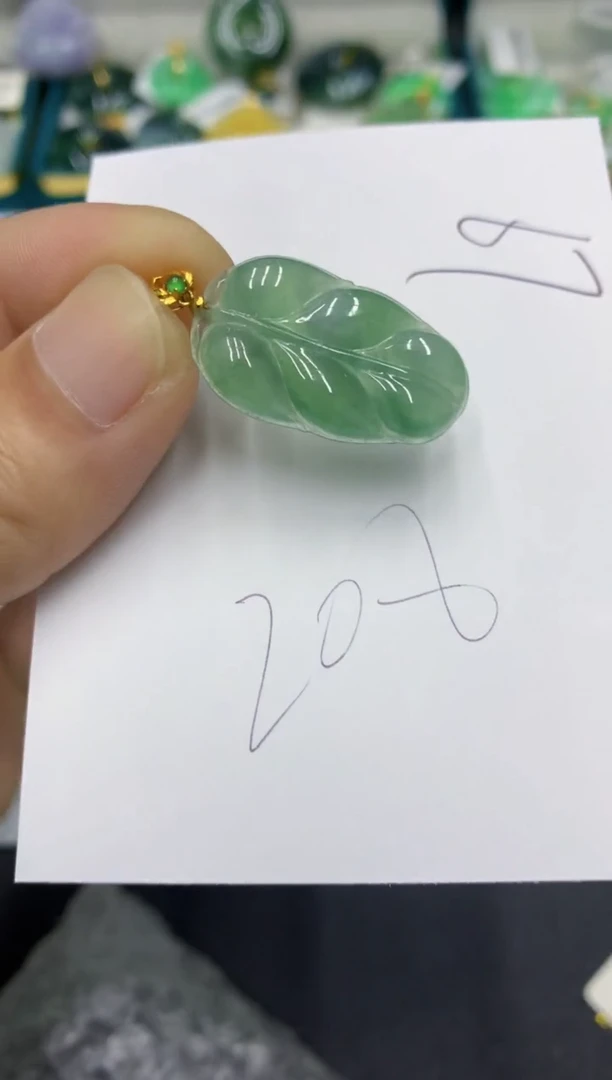 翡翠18K金镶嵌颈饰翡翠