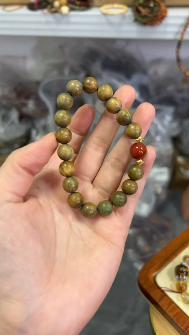 【闪购商品】维腊木（绿檀）手串未镶嵌绿檀木柿子红玛瑙手串[0810]