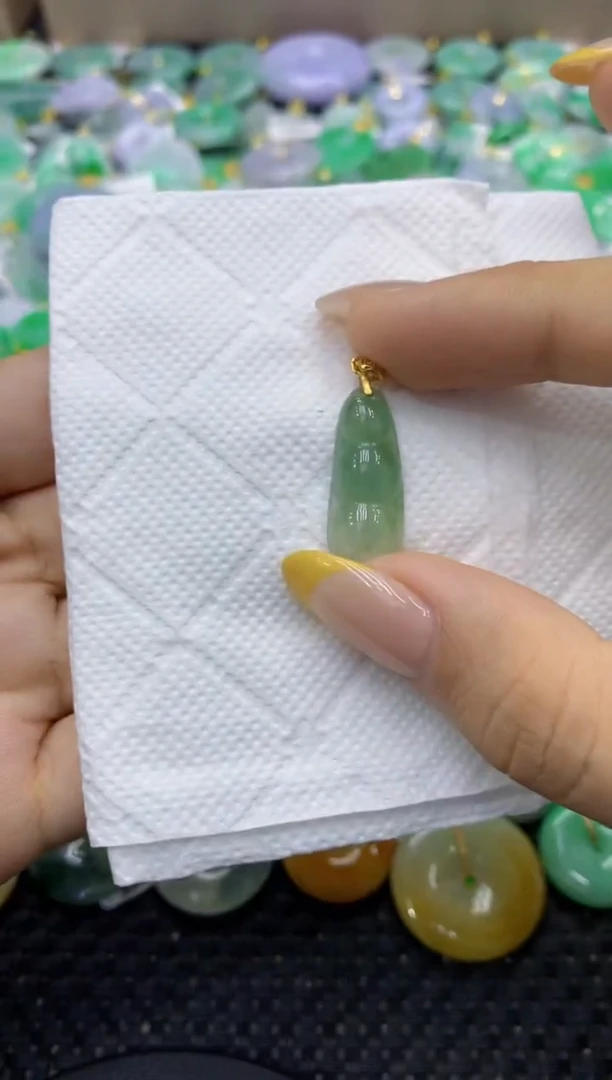颈饰未镶嵌翡翠天然缅甸翡翠A货