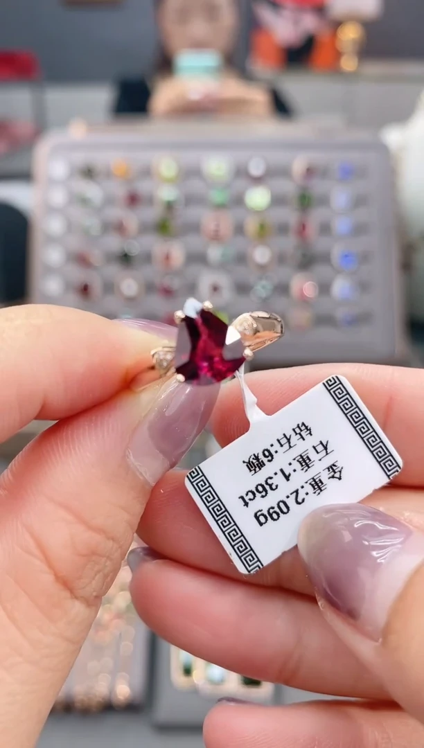 18K金镶嵌戒指碧玺1.36