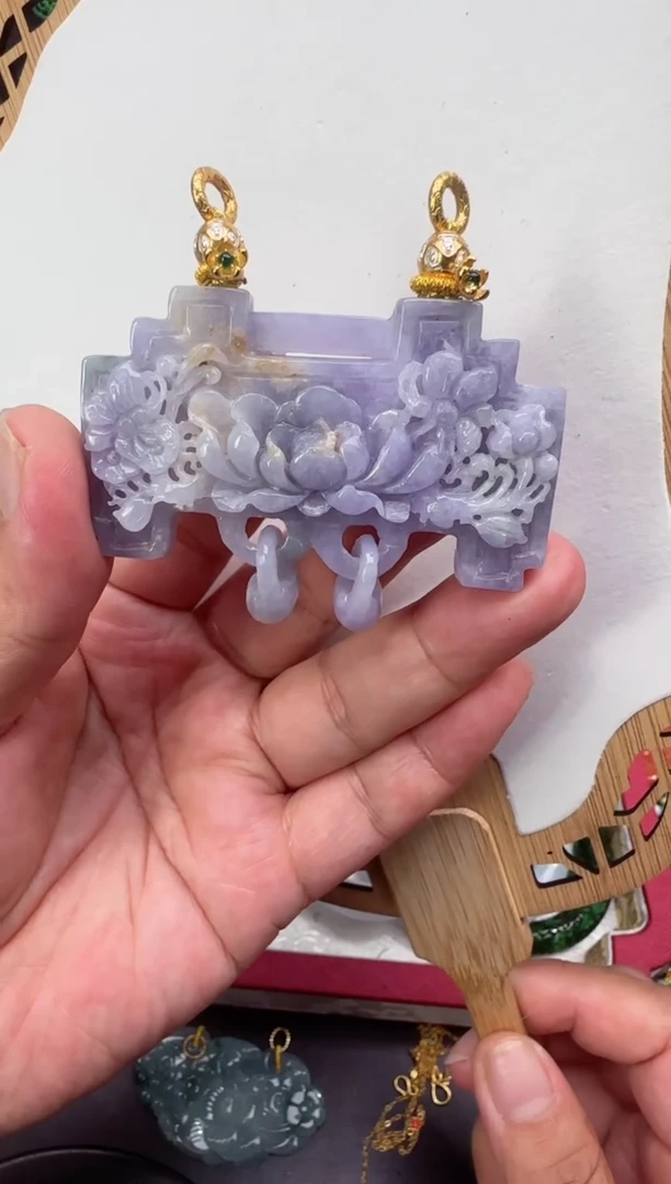 颈饰未镶嵌翡翠吊坠