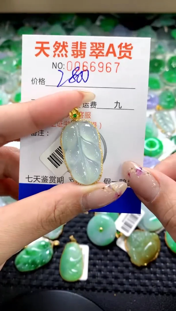 翡翠18K金镶嵌颈饰1111111111111111