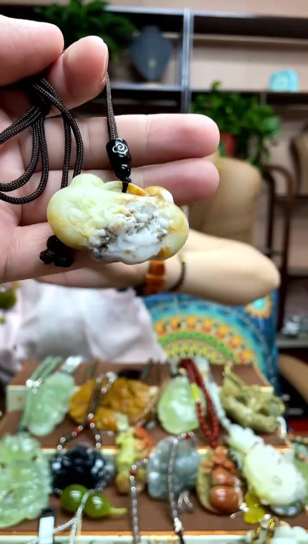 未镶嵌岫玉吊坠·