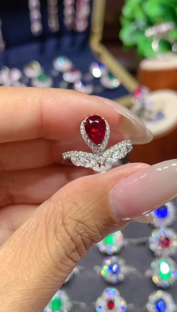 18K金镶嵌戒指红宝石1.03CT