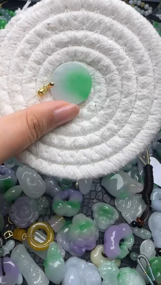 颈饰未镶嵌翡翠缅甸翡翠吊坠