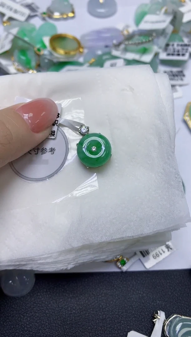 颈饰未镶嵌翡翠天然缅甸翡翠A货多样性发一件