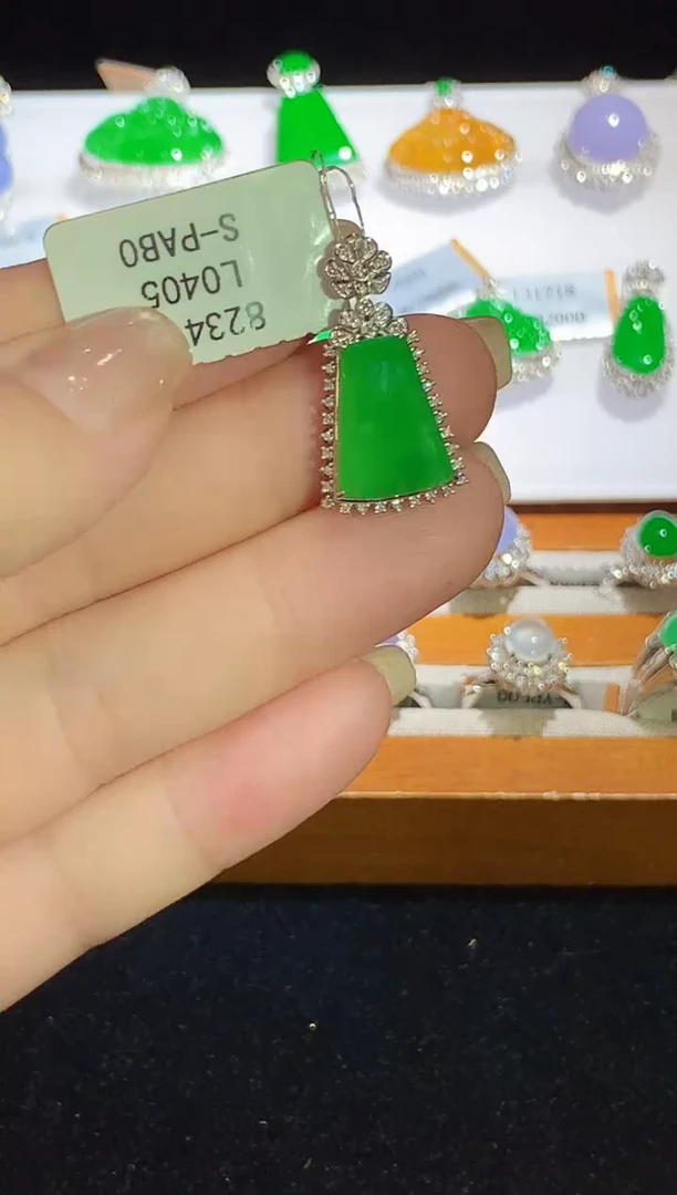 翡翠18K金镶嵌吊坠(不含链)L0405多样性发其一