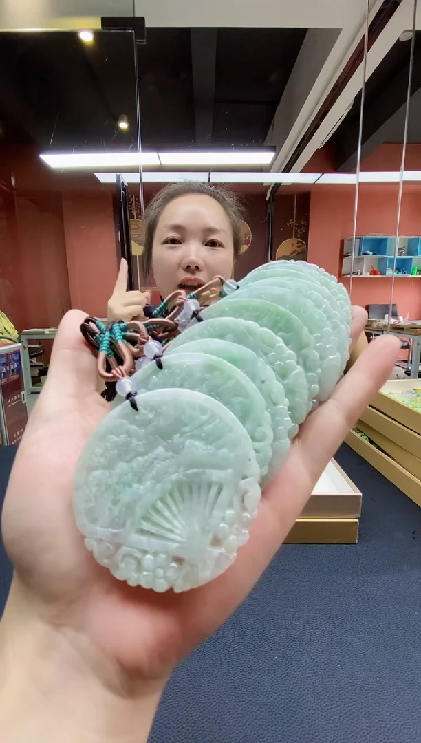 颈饰未镶嵌翡翠翡翠吊坠多样性发其