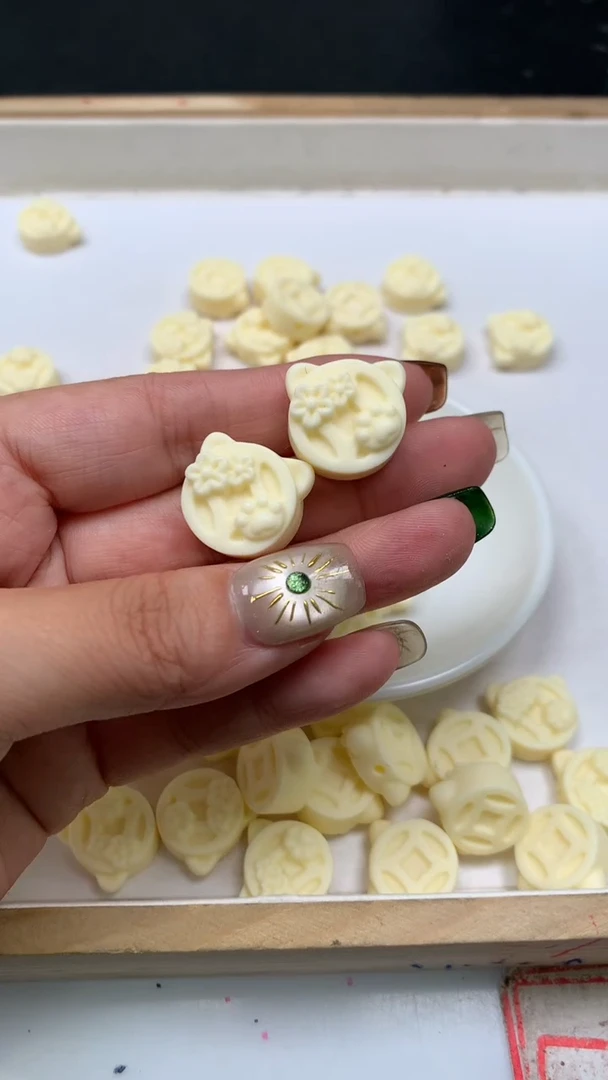 菩提散珠E871 牙 牙果猫头铜钱20*9mm2个5.8元