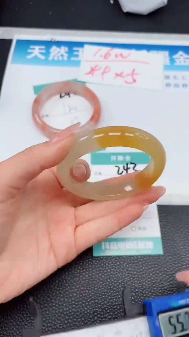 【闪购商品】石英质玉手镯未镶嵌243