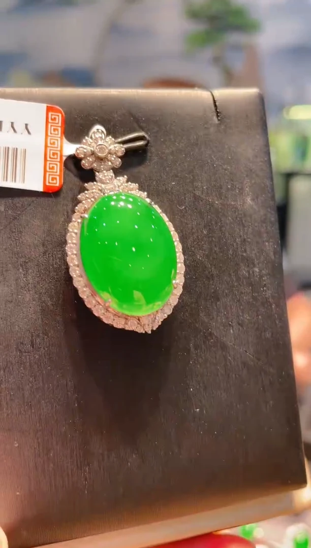 翡翠18K金镶嵌颈饰A31吊坠