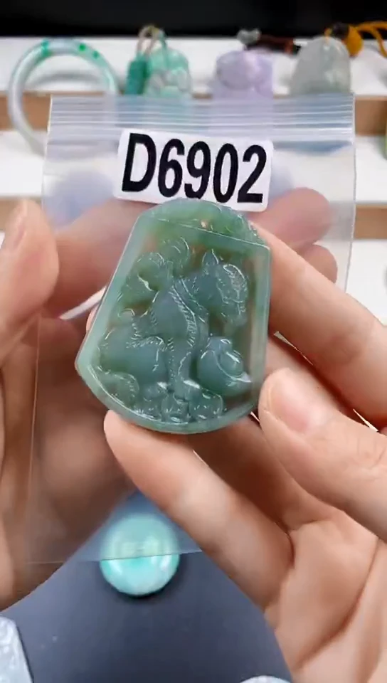 颈饰未镶嵌翡翠天然翡翠吊坠挂件