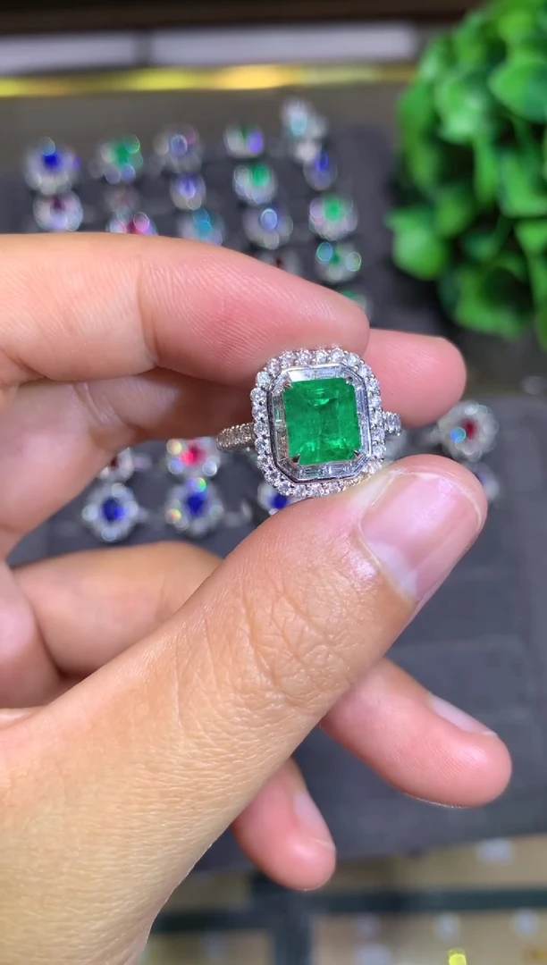 18K金镶嵌戒指祖母绿2.15ct 沃顿绿