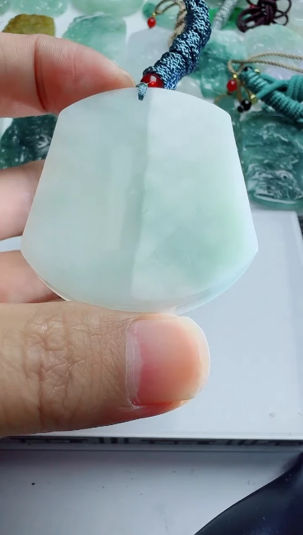 【闪购商品】翡翠吊坠(不含链)未镶嵌多样性随机发其一