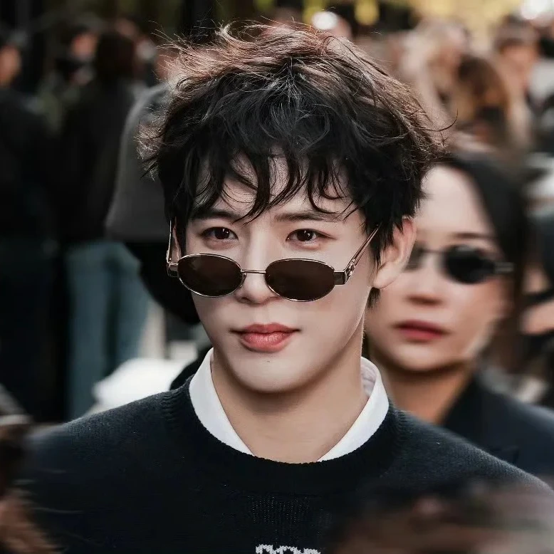 思琳墨镜CL40235U热卖银色凯旋门小框椭圆形太阳眼镜