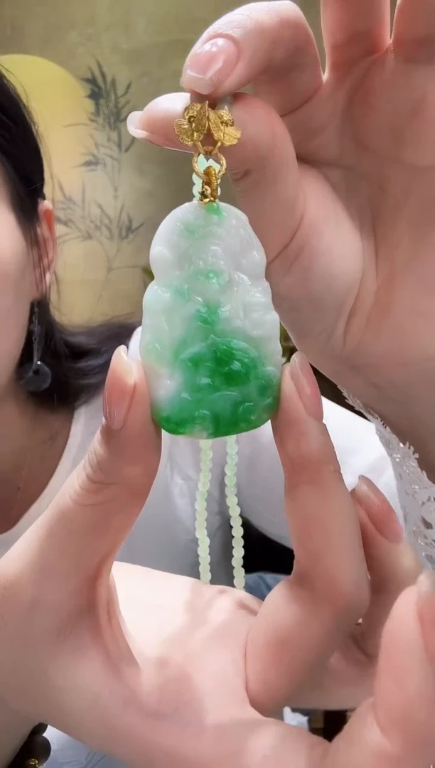 颈饰未镶嵌翡翠吊坠