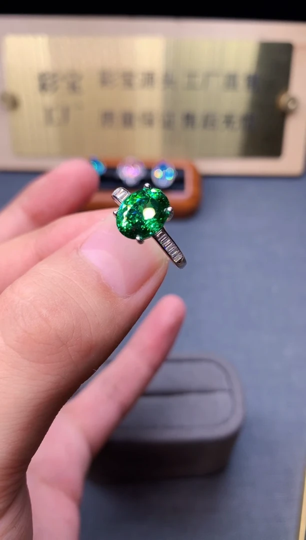 银S925镶嵌戒指石榴石（沙弗莱）2222