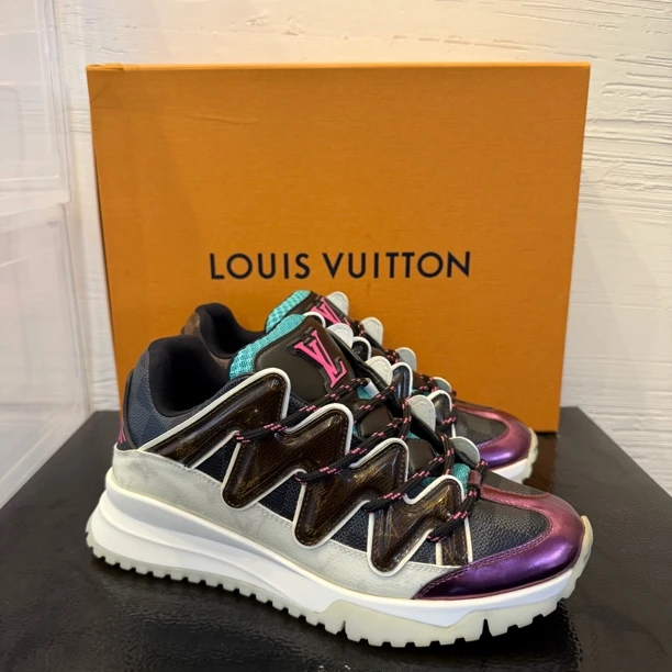 99新 LouisVuitton/路易威登 棕色老花满印拼接时尚运动鞋 39码