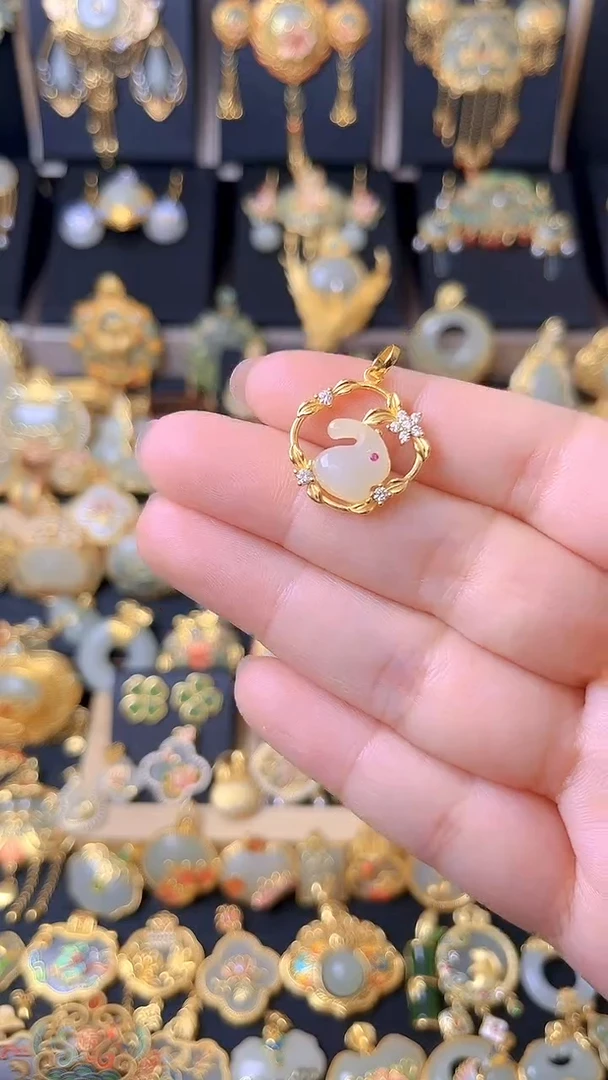 颈饰银S925镀金镶嵌和田玉小兔子吊坠