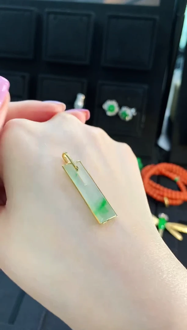 【闪购商品】翡翠颈饰18K金镶嵌吊坠