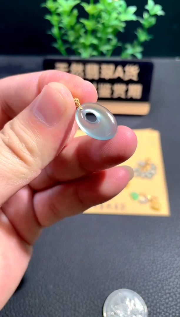 颈饰18K金镶嵌翡翠翡翠