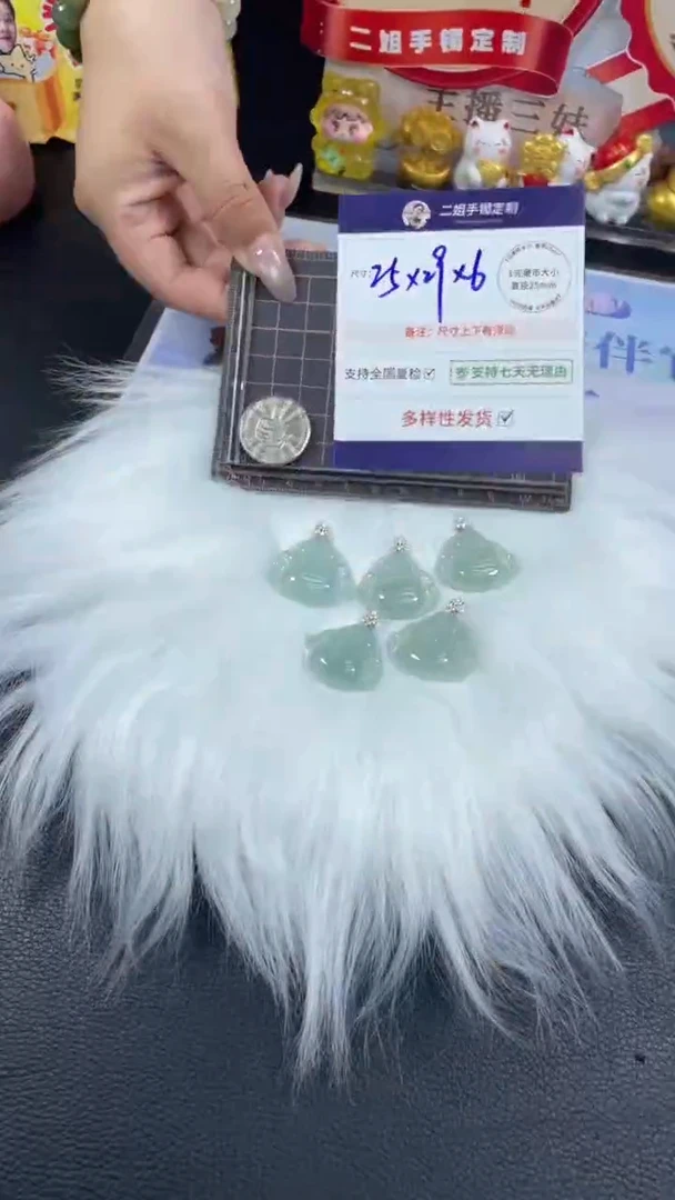 18K金镶嵌挂件翡翠高货冰蓝杠佛公多样性发其一CP21配链