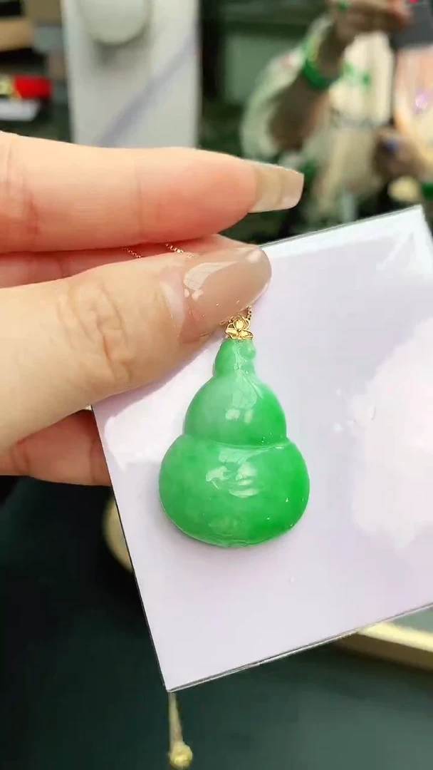 颈饰18K金镶嵌翡翠赠礼盒证书