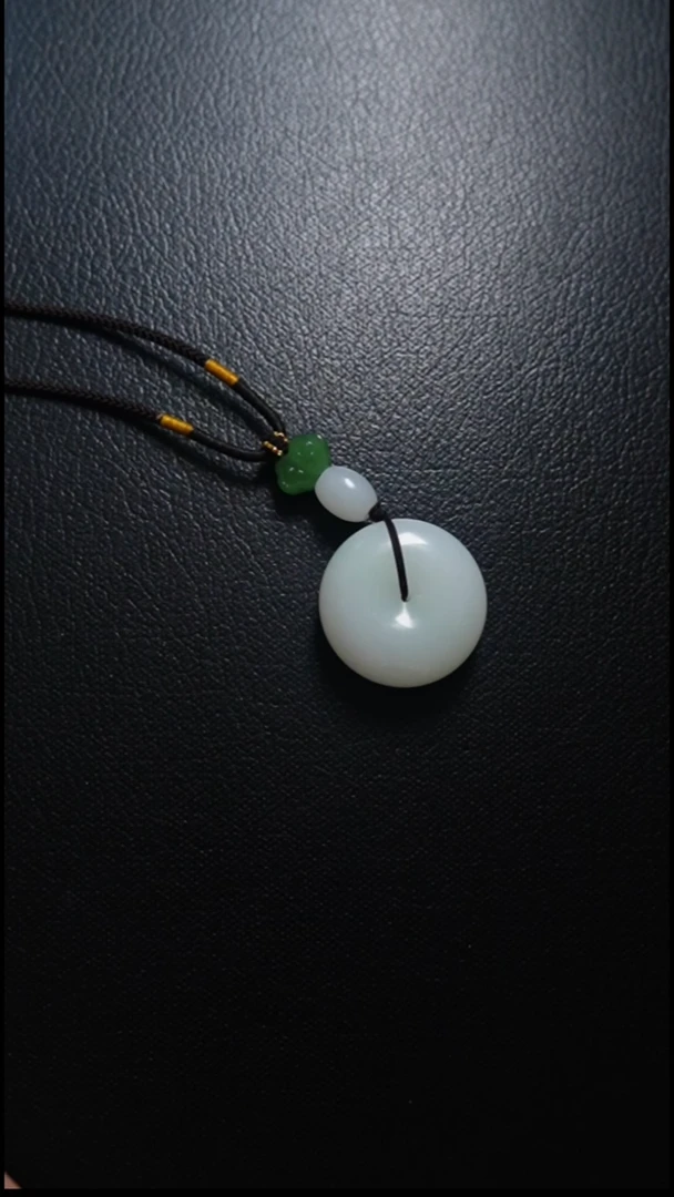 颈饰未镶嵌和田玉平安扣