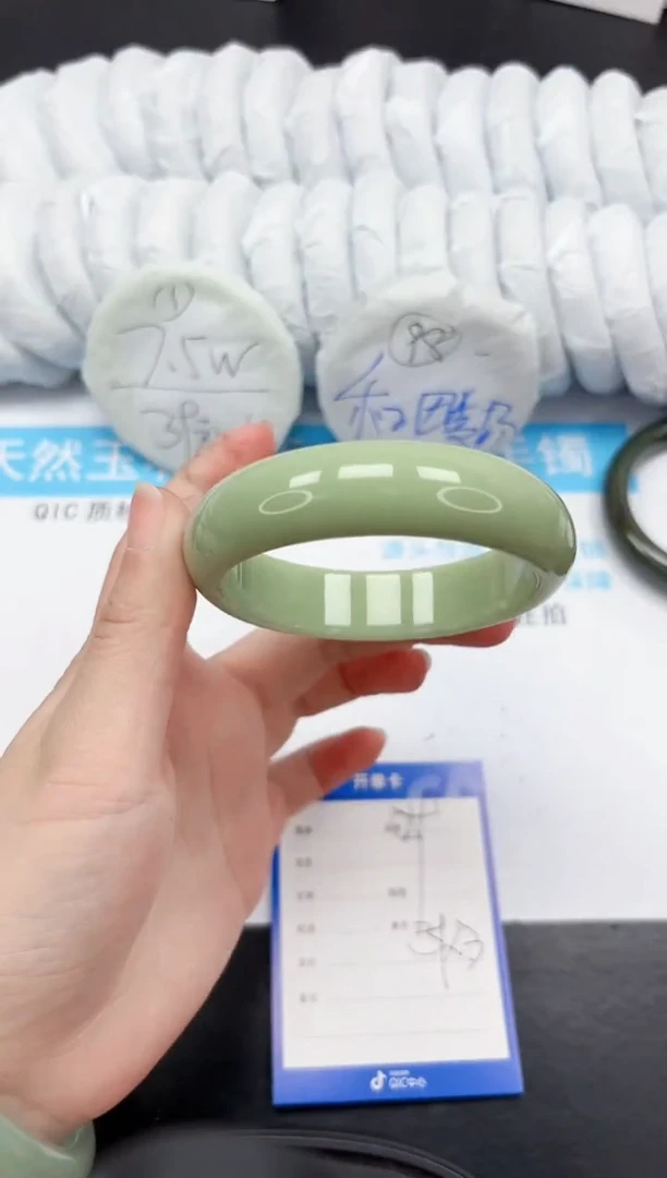 【闪购商品】石英质玉手镯未镶嵌259-57.8