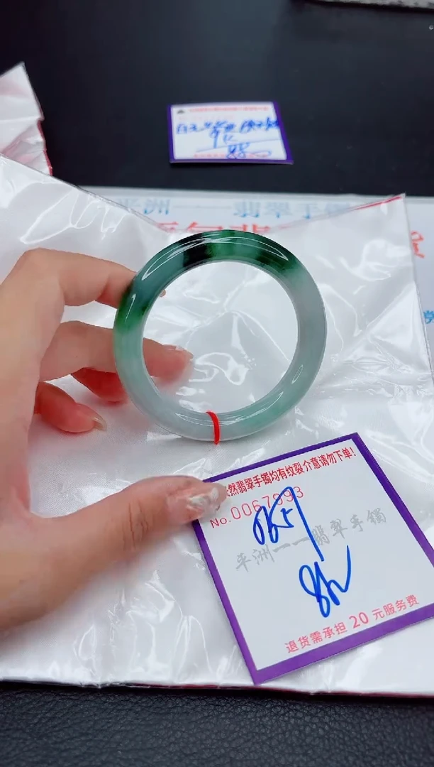 翡翠手镯未镶嵌1