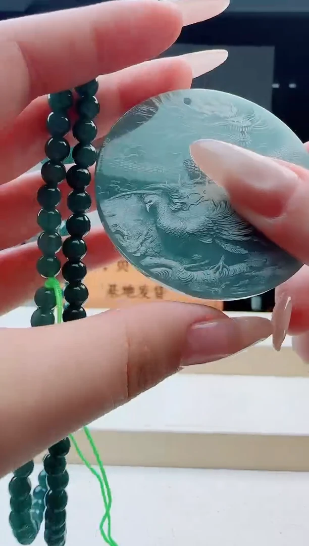 颈饰未镶嵌翡翠多样性发其中一