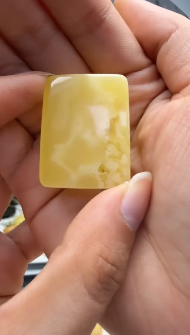 裸石琥珀未镶嵌如图