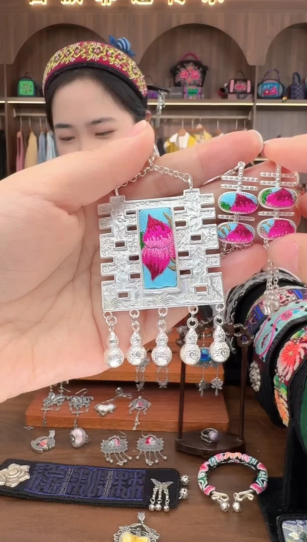 【闪购商品】织绣扶光苗绣传承102