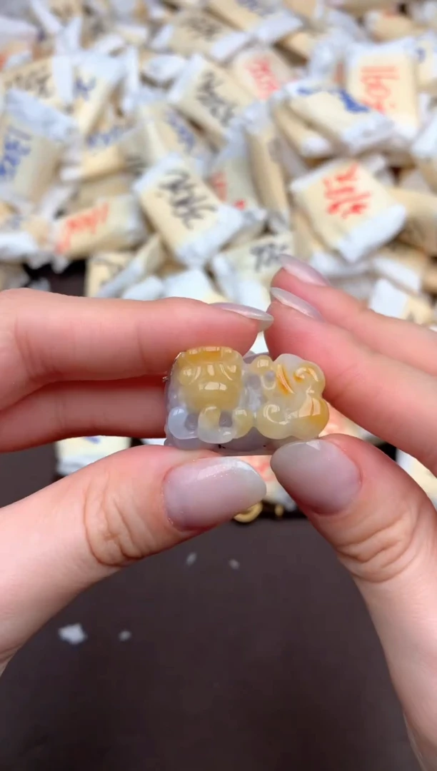 未镶嵌挂件翡翠—