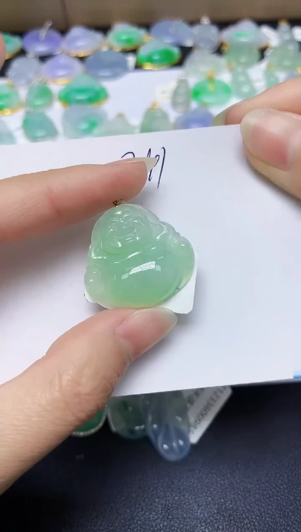翡翠18K金镶嵌颈饰天然缅甸翡翠A货
