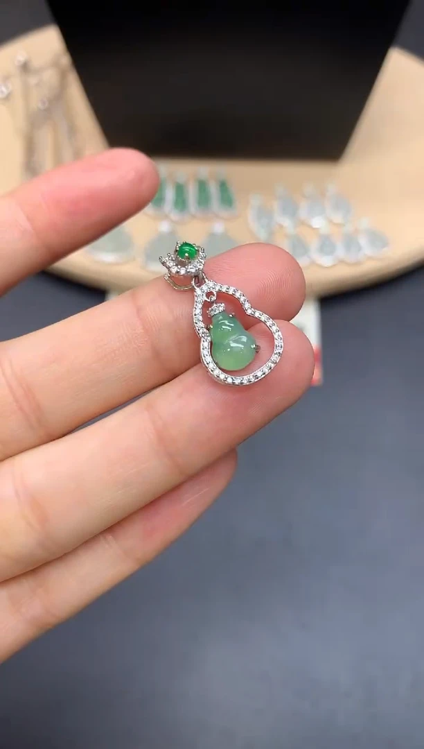 翡翠银S925镶嵌吊坠(不含链)葫芦【多样性发其一】