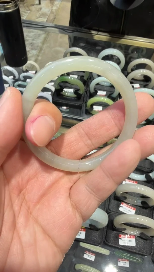 未镶嵌手镯和田玉多样性发一56