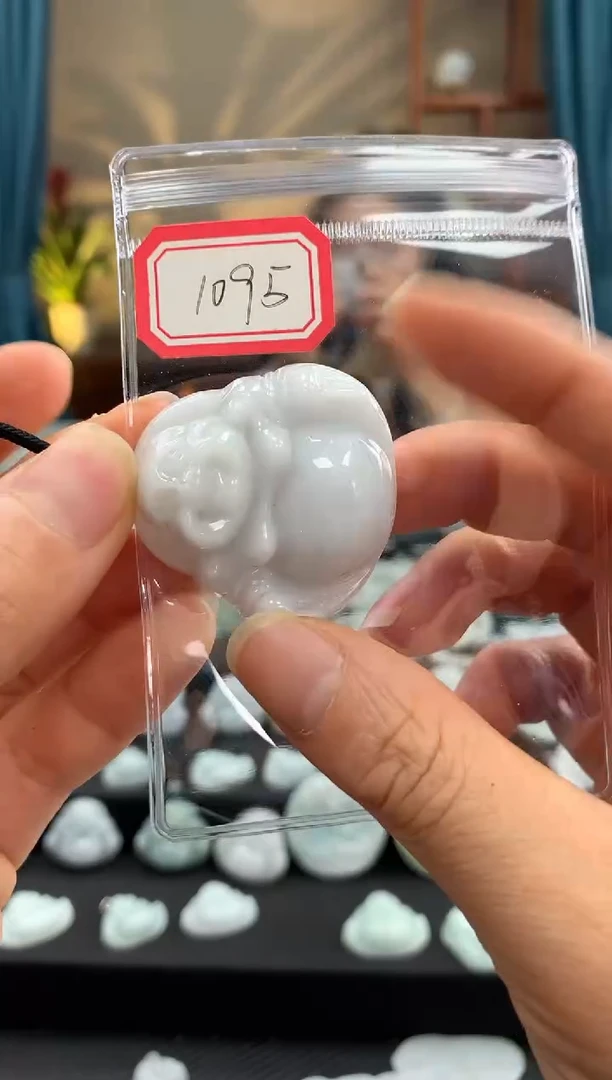 翡翠未镶嵌颈饰佛1095