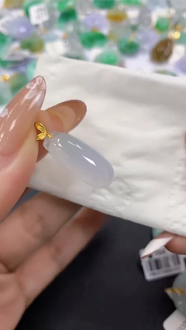 颈饰18K金镶嵌翡翠a货假一赔三支持复检百元上9元证书费自理