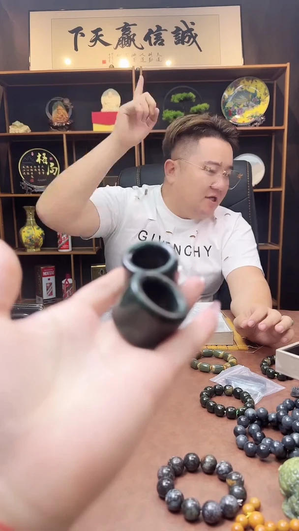 未镶嵌蛇纹石玉手串随机发货